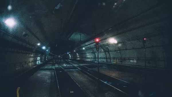 地铁隧道内的照明