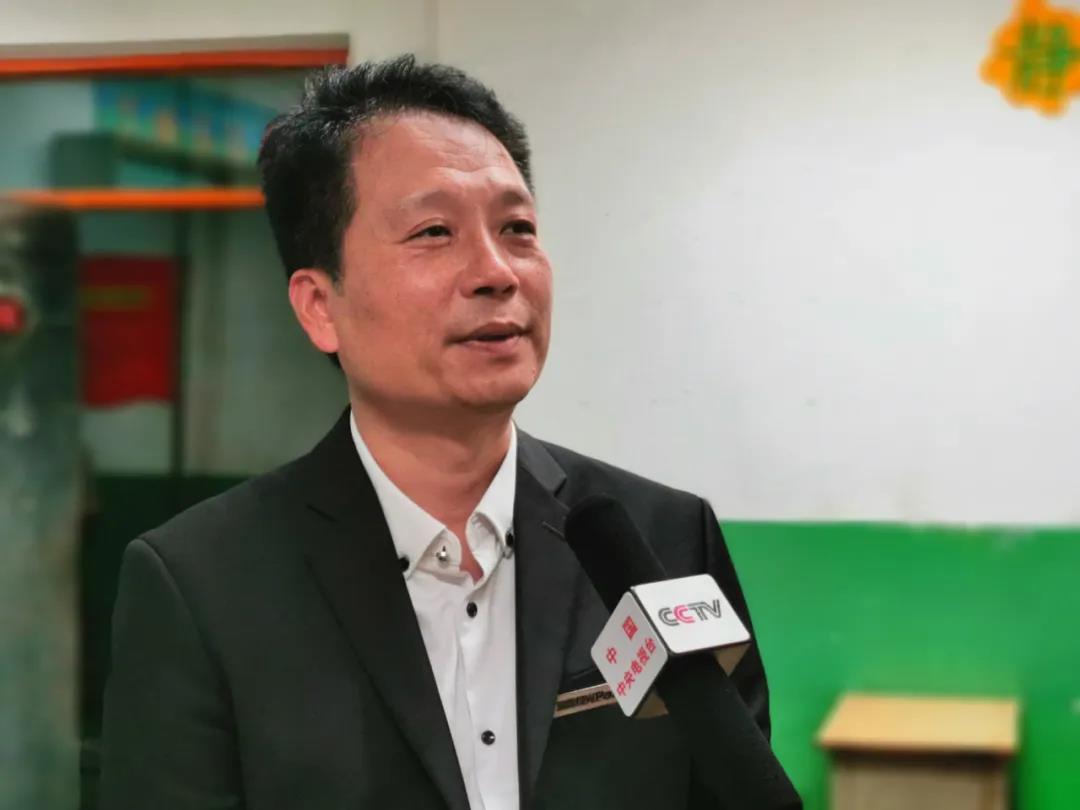 三雄极光副总裁陈松辉在接受中央电视台采访